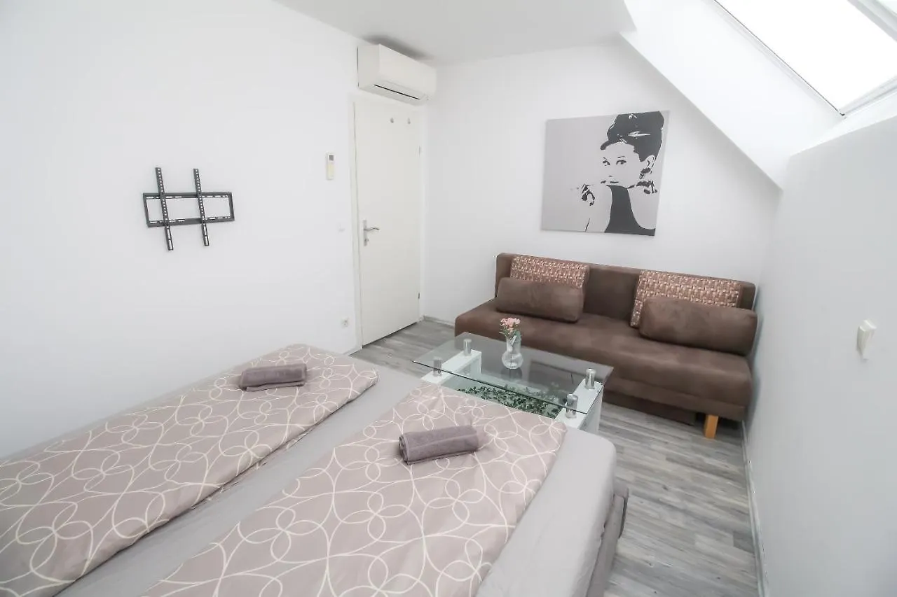 Q Luxurious Duplex Apartment In Praterstern Area Viena Austria