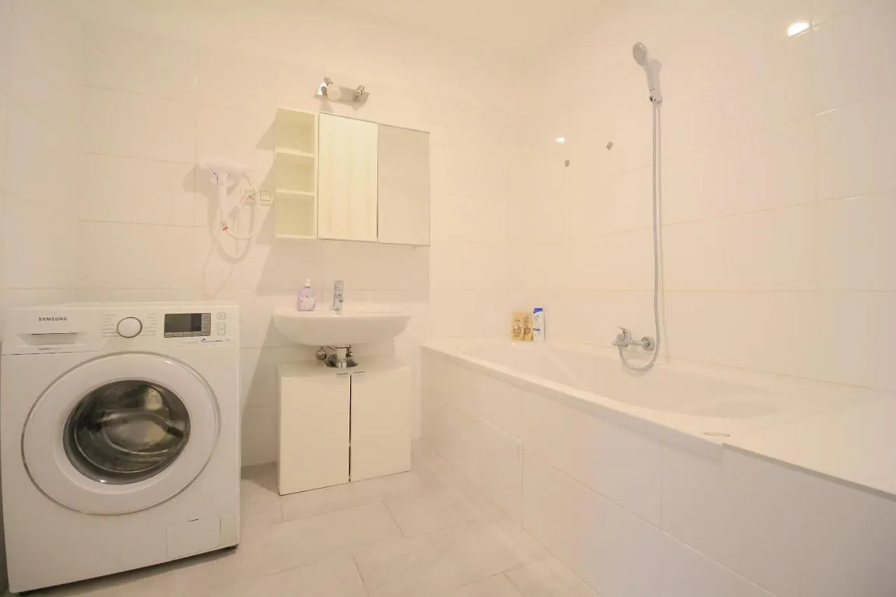 Q Luxurious Duplex Apartment In Praterstern Area Viena