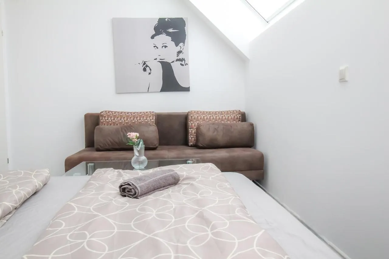 Q Luxurious Duplex Apartment In Praterstern Area Viena